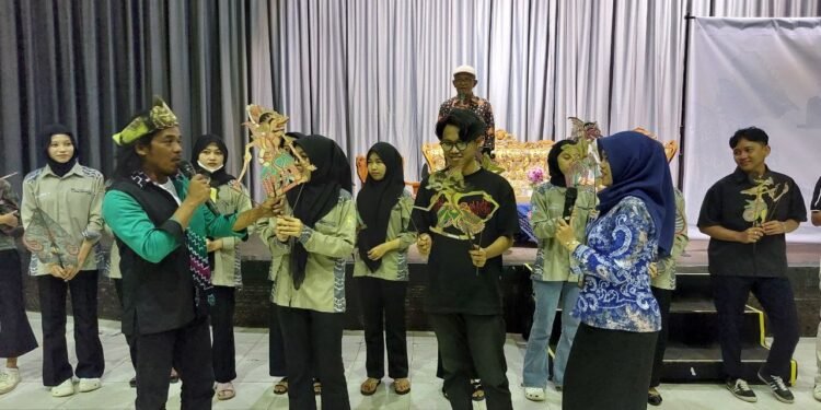 Peringati Hari Wayang Dunia, Disdikbud Kalsel Tingkatkan Wawasan Dalang Muda Lewat Dialog Pewayangan