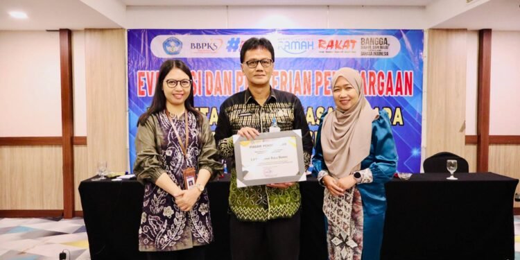 Kebun Raya Banua Raih Penghargaan Pengutamaan Bahasa Negara dari Balai Bahasa Kalsel