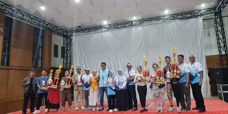 PGRI Kalsel Raih Medali Emas Pertama di PORSENIJARNAS 2025 Lewat Tari Tunggal