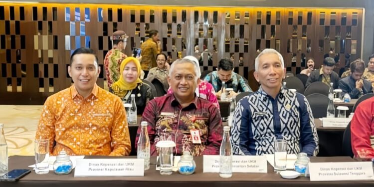 Kepala Dinas Koperasi dan UKM Kalsel Hadiri Rakor Infrastruktur Publik dan Pembiayaan KUR Tahun 2025
