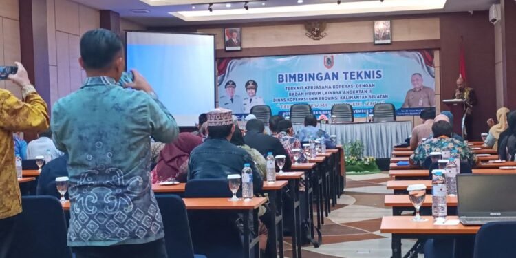 Dorong Sinergi Kelembagaan, Dinas Koperasi Kalsel Gelar Bimtek Kemitraan Hukum bagi Pengurus Koperasi