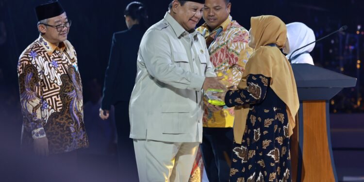 Lapor ke Prabowo, Mendikdasmen: Tunjangan Guru Naik dan Bonus Sudah Ditransfer Langsung