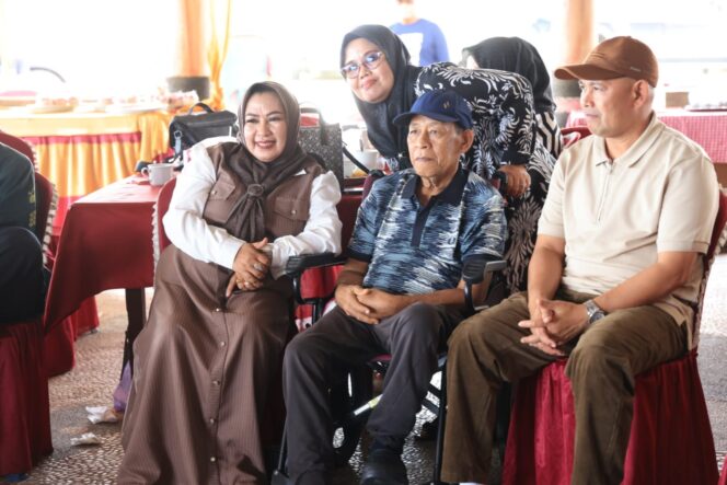 
					Anggota DPRD Tanah Bumbu Hj.Ernawati Hadiri  Acara temu kangen Anggota DPRD Priode 2004 – 2025.