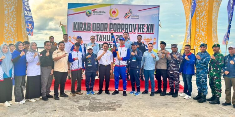 Pemkab Kotabaru Sambut Kirab Obor PORPROV XII Kalsel di Siring Laut,Kobarkan Semangat Sportivitas dan Persatuan