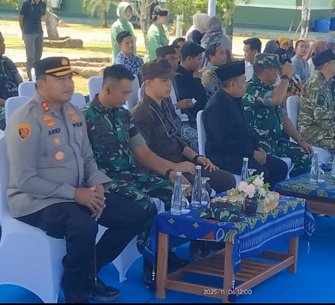 
					Kapolres Tanah Bumbu AKBP. Arief Prasetya, Sambut Kedatangan Pangdam XXII/Tambun Bungai.