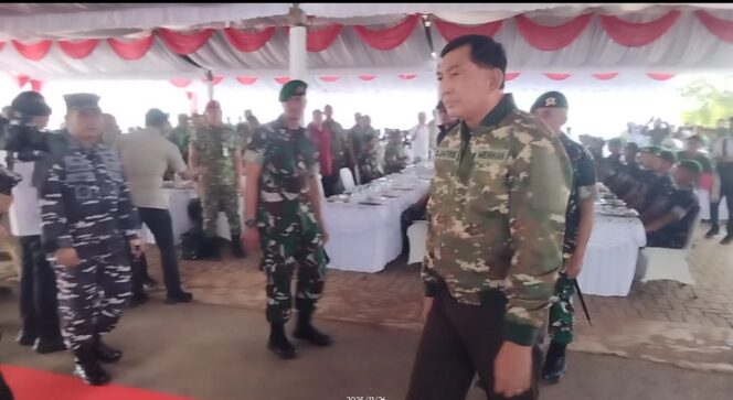 
					Menteri Pertahanan RI  Kunjungi Batalion Banua Matone 828 Di Tanah Bumbu.