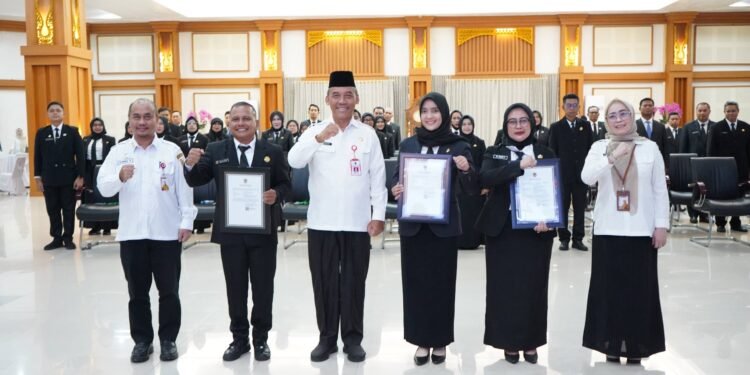 Pemprov Kalsel Resmi Tutup Pelatihan Kepemimpinan Pengawas (PKP) Angkatan VII Tahun 2025