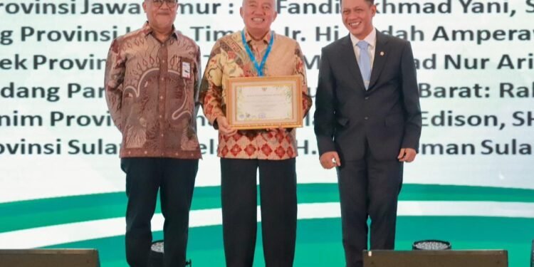 Gubernur Kalsel Raih Penghargaan Pembina Program Kampung Iklim Tahun 2025