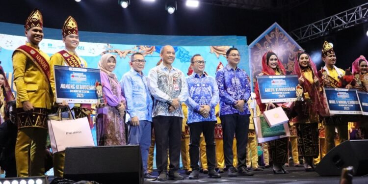 Ariq Qobus dan Nur Kemala Resmi Mengemban Amanah Nanang Galuh Kebudayaan Kalsel 2025