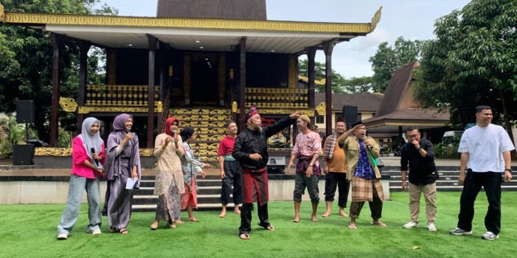 Disdikbud Kalsel Kenalkan Japin Carita sebagai Warisan Budaya Takbenda