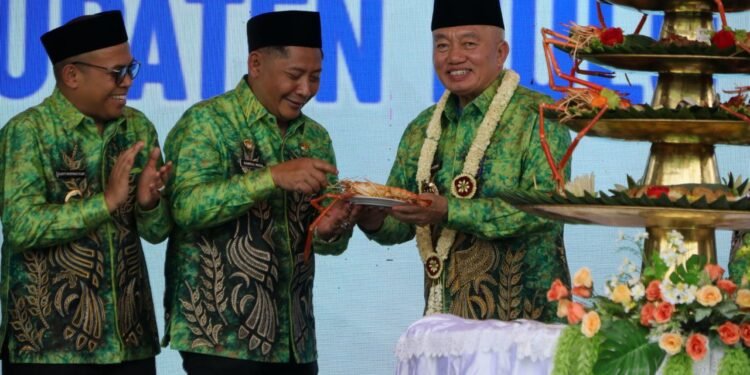 Hadiri Harjad ke-66 HST, Gubernur Kalsel Muhidin Puji Kinerja Pemkab HST