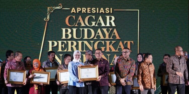 Komitmen Lestarikan Cagar Budaya, Pemprov Kalsel Terima Apresiasi Cagar Budaya Nasional dari Kementerian Kebudayaan RI