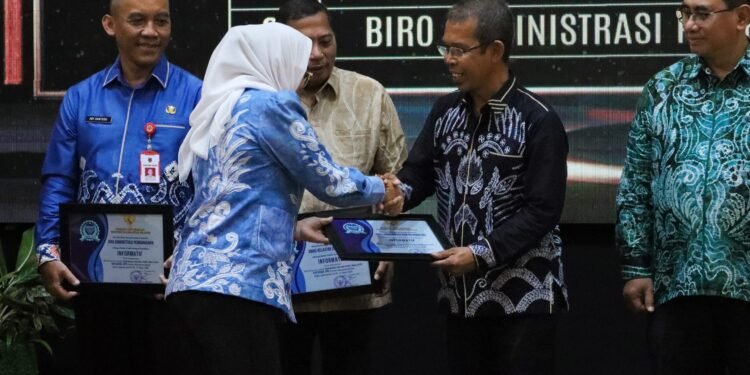 Raih Anugerah Kategori Informatif, Diskominfo Kalsel Tegaskan Komitmen Transformasi Digital dan Keterbukaan Informasi di Banua