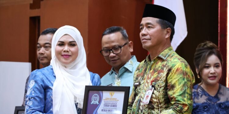 Anugerah Keterbukaan Informasi Publik 2025, Pemkab Tanah Bumbu Raih Predikat Menuju Informatif
