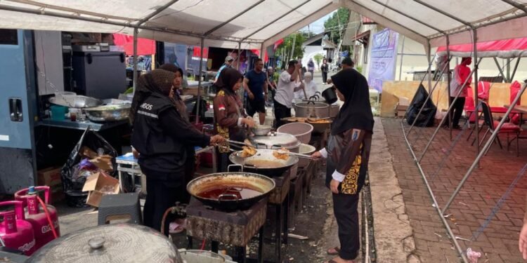 Dinsos Kalsel Bagikan 1.000 Porsi Nasi Samin pada Momen 5 Rajab di posko Budi Sejahtera