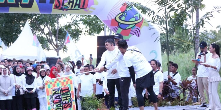 Bupati Andi Rudi Latif Lepas Peserta Jalan Santai Batfest 2025