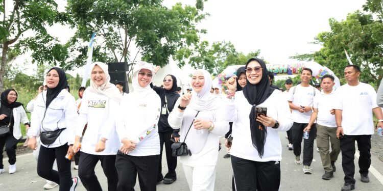 Lautan Putih di Batfest 2025: Andi Irmayani Ikuti Jalan Sehat Bersama 30 Ribu Peserta
