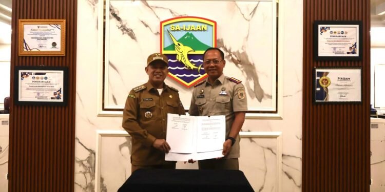 Bupati Kotabaru Serahkan Mobil Operasional Penunjang Kegiatan Kantor Pertanahan Kotabaru