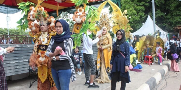 [Foto] Persiapan Fashion Show