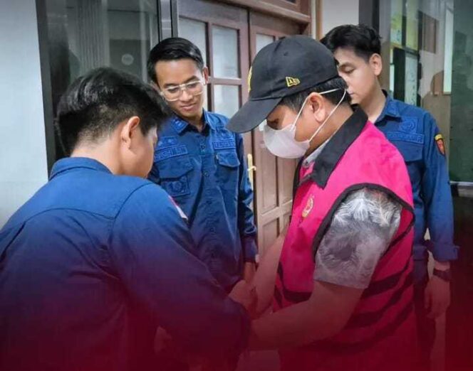 
					Anggota DPRD Balangan Di Amankan Kejari Balangan Di Duga Korupsi Proyek Gedung Lapangan Futsal POKIR