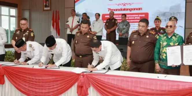 
					Bupati Andi Rudi Latif Teken MoU Implementasi Pidana Kerja Sosial, Tegaskan Dukungan Penguatan Tata Kelola Hukum.
