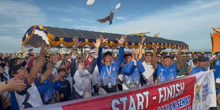 Pemkab bersama PGRI Kotabaru Gelar Jalan Sehat dan Senam Anak Indonesia Hebat