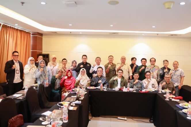 
					Bupati Andi Rudi Latif Dorong Penguatan Ekonomi Lokal Berbasis SDM