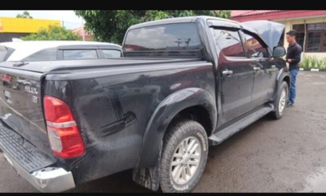 
					Geledah Rumah Dinas Dan  Kantor Kejari HSU, KPK Sita Mobil Pemda Tolitoli.