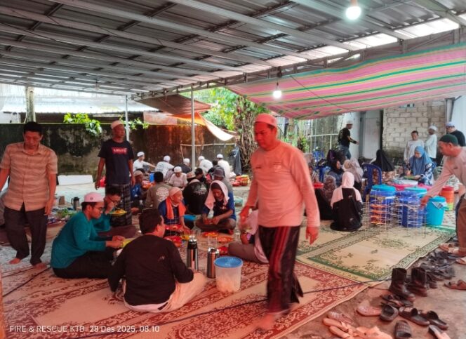 
					Tim Gabungan Balakar dan Relawan Kotabaru Bantu Kegiatan Jemaah Sekumpul Moment 5 Rajab.