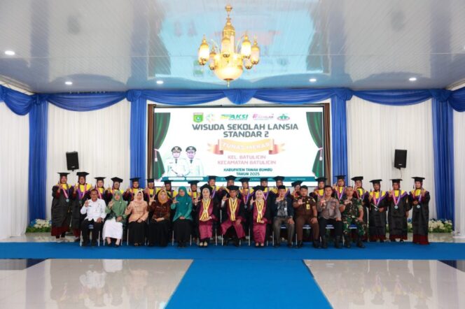 
					Wisuda Sekolah Lansia Meriahkan Peringatan Harganas di Tanah Bumbu