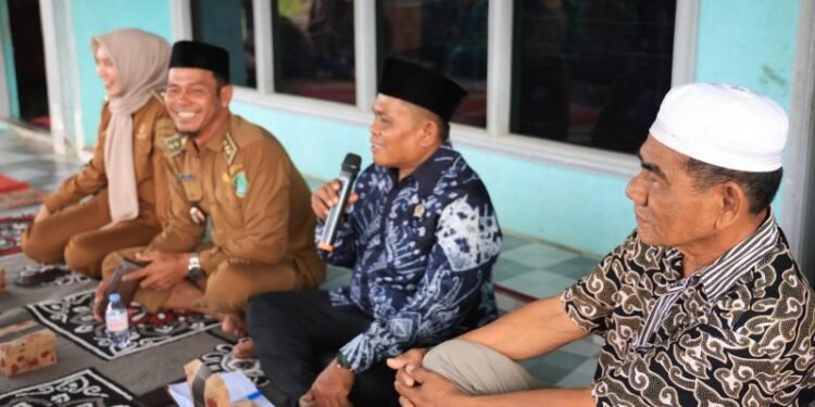 Reses DPRD di Kusan Hilir Soroti PJU Mati dan Jalan Setapak yang Hambat Darurat Warga