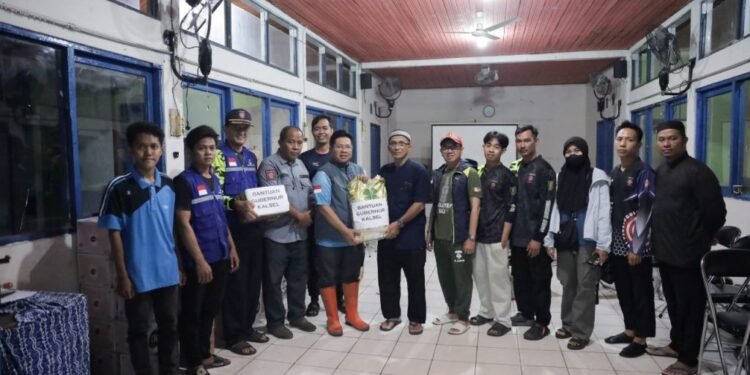 Sekretariat DPRD Kalsel Salurkan Bantuan Kemanusiaan untuk Korban Banjir Tabalong