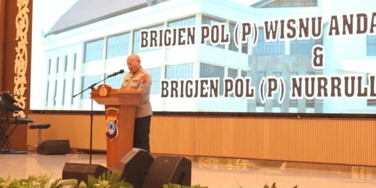 Kapolda Kalsel Pimpin Tradisi Pedang Pora Purna Tugas KABNNP dan KABINDA