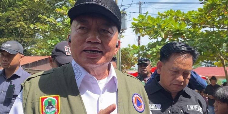 Tinjau Banjir Sungai Tabuk, Gubernur Kalsel Serahkan Bantuan dan Sambut Kunjungan Wapres