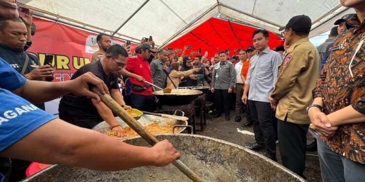 Tinjau Posko Pengungsian dan Permukiman Terdampak Banjir di Kabupaten Banjar, Wapres Pastikan Perlindungan Warga dan Percepatan Pemulihan