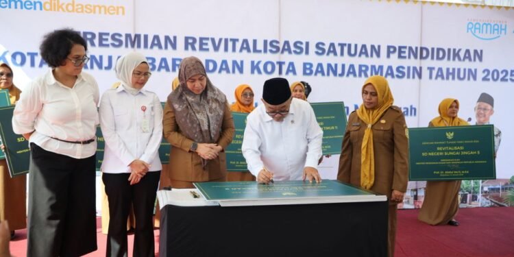 Resmikan Revitalisasi Sekolah 2025, Mendikdasmen: Sekolah Terdampak Bencana di Kalsel Jadi Prioritas Revitalisasi 2026