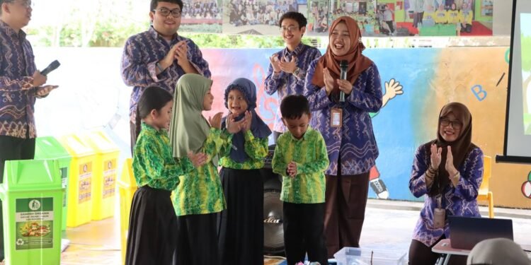 Edukasi Pemilahan Sampah Sejak Dini, PAUD Citra Indonesia Terima Kunjungan Dosen Fakultas ULM