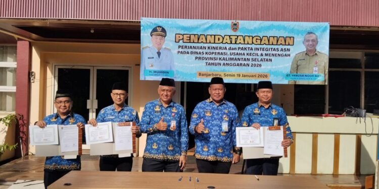 Perkuat Komitmen Antikorupsi, Jajaran Dinas Koperasi dan UKM Kalsel Teken Pakta Integritas 2026