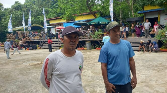 
					Kesenian Desa Sebelimbingan Ramaikan Objek Wisata Air Terjun Tumpang Dua.