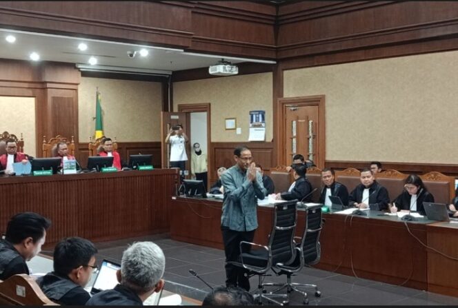 
					Nadiem Makarim Buka Jalan agar Eks Anggota DPR Bisa Titip Nama di Pengadaan Laptop Chromebook.