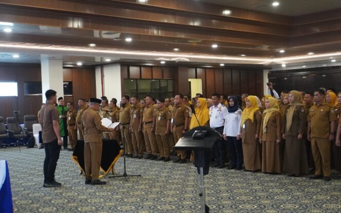 
					Sebanyak 112 ASN Dan Jabatan Esalon III Dan IV Pemkab Kotabaru Dilantik Dan Di Ambil Sumpanya  Oleh Bupati Kotabaru H.M.Rusli.