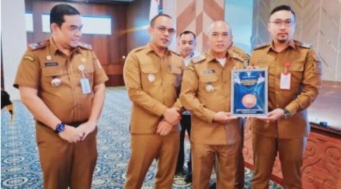 
					Bupati Kotabaru Berikan Apresiasi ke Lima SKPD Kinerja Terbaik .