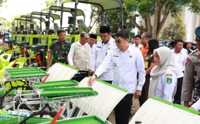 
					Bupati Andi Rudi Latif Distribusikan Alsintan dan Ikuti Pengumuman Swasembada Pangan secara Virtual.