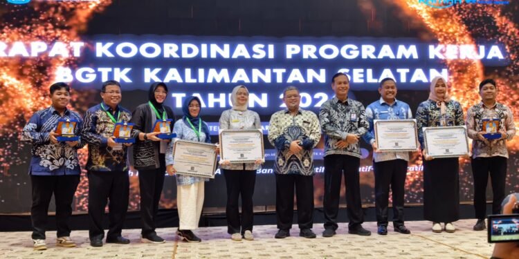 Di Bawah Kepemimpinan Gubernur Muhidin, Kalsel Sabet 4 Penghargaan Pendidikan