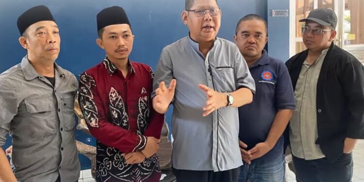 Langkah Bupati Kotabaru, H. Muhammad Rusli, dalam mengurai benang kusut birokrasi pendidikan tinggi di wilayahnya berbuah apresiasi