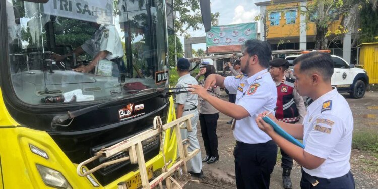 Dishub Kalsel Lakukan Ramp Check Terhadap Angkutan Umum Antar Kabupaten/Kota di Terminal Tipe B Banjarmasin