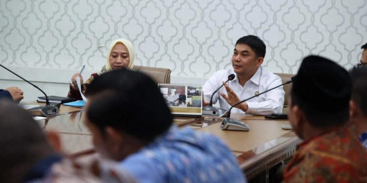 Bupati Andi Rudi Latif Pimpin Rapat Penataan Kota dan Gerakan Indonesia Asri