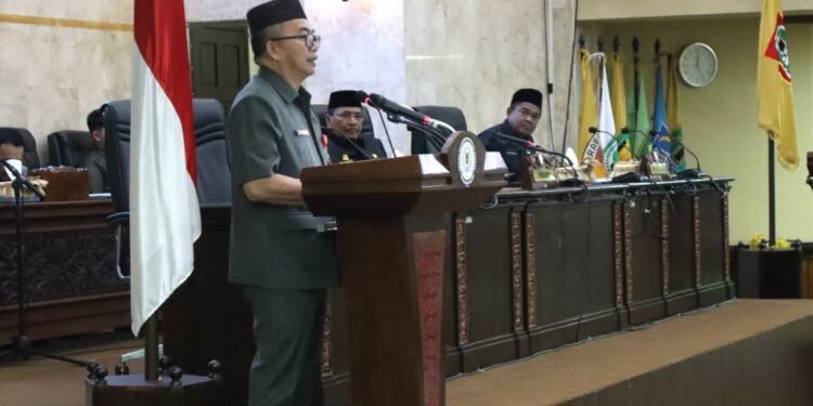 Tanggapi Pandangan Fraksi, Pemprov Kalsel Tegaskan Komitmen Perkuat Fiskal dan Tata Kelola Pembangunan