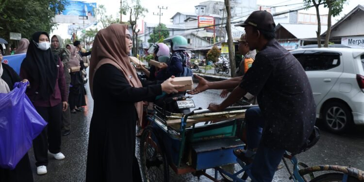 Sinergi Ramadan: TP PKK dan Dekranasda Tanah Bumbu Tebar Kebaikan di Batulicin