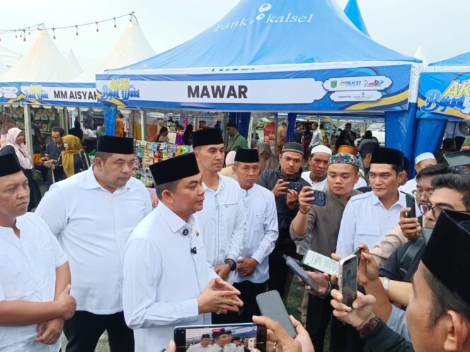 
					Bupati Tanah Bumbu Buka  Aksi  Bajual Wadai Ramadhan, ‘Sekaligus  Bantu UMKM Pinjaman Tanpa Bunga.